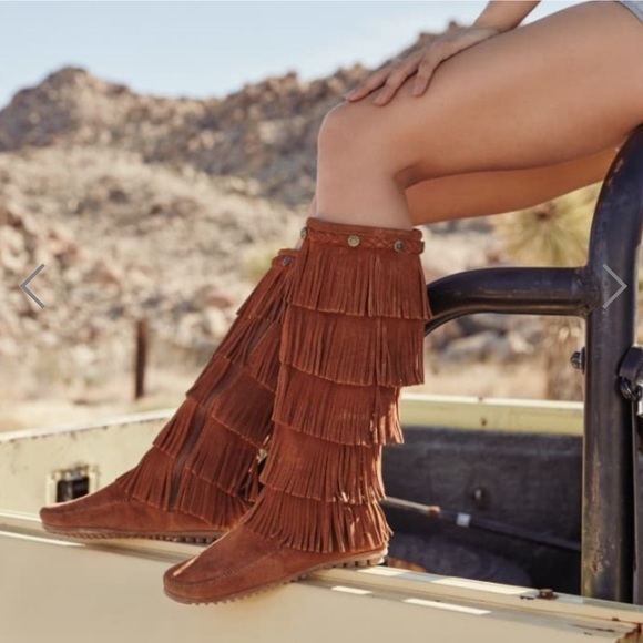 Minnetonka 5 layer fringe boots - Picture 4 of 7